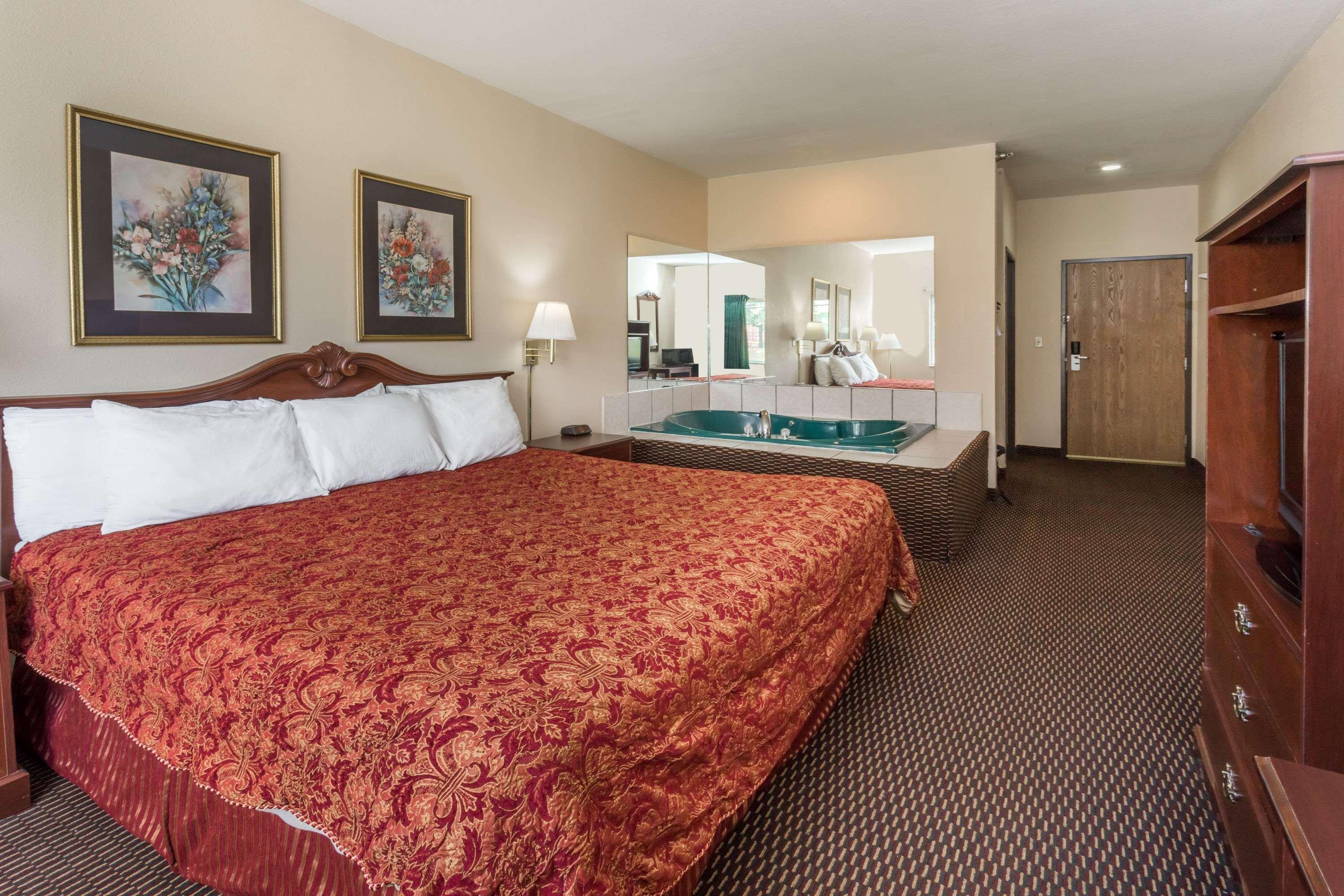 Days Inn & Suites By Wyndham Of Morris Εξωτερικό φωτογραφία