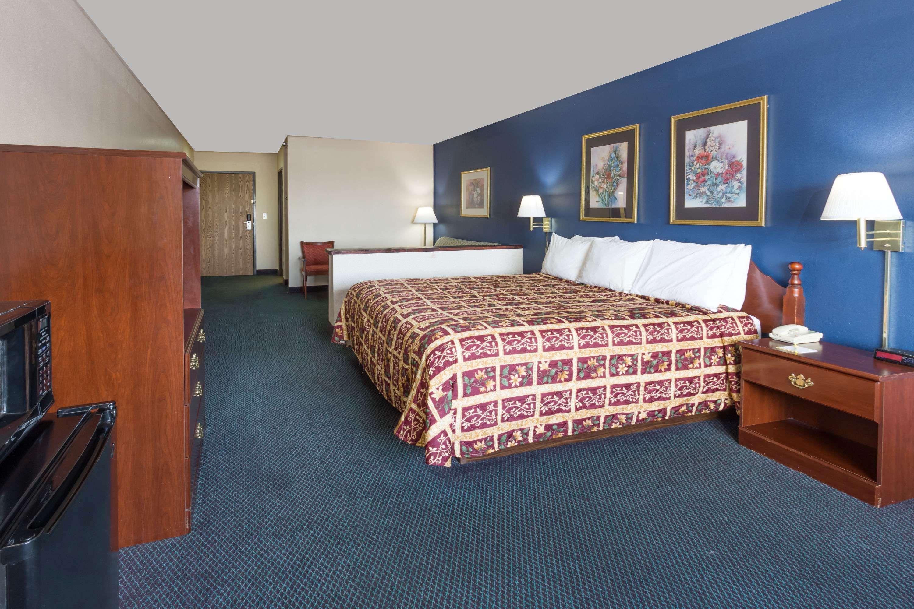 Days Inn & Suites By Wyndham Of Morris Εξωτερικό φωτογραφία
