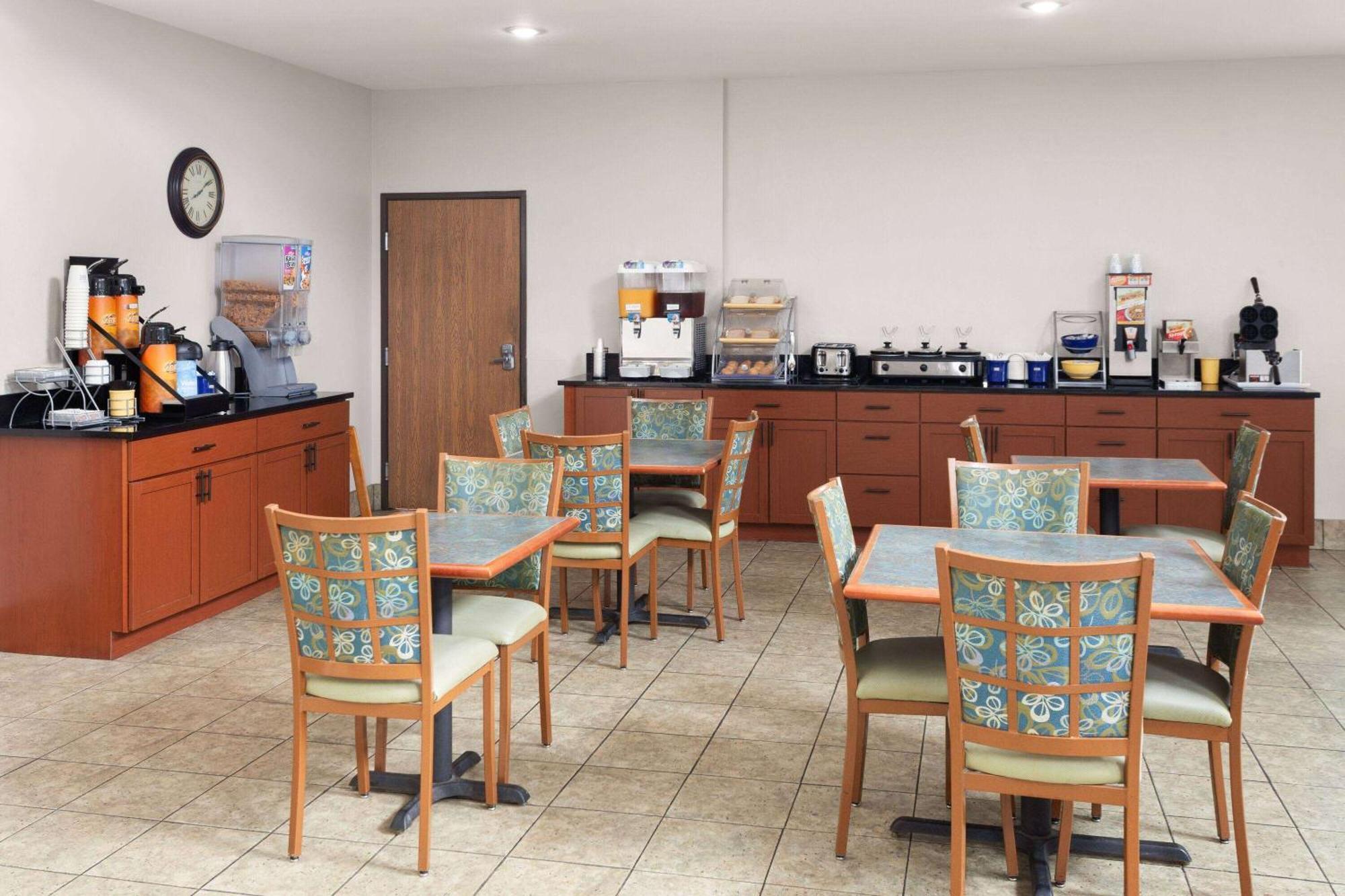 Days Inn & Suites By Wyndham Of Morris Εξωτερικό φωτογραφία