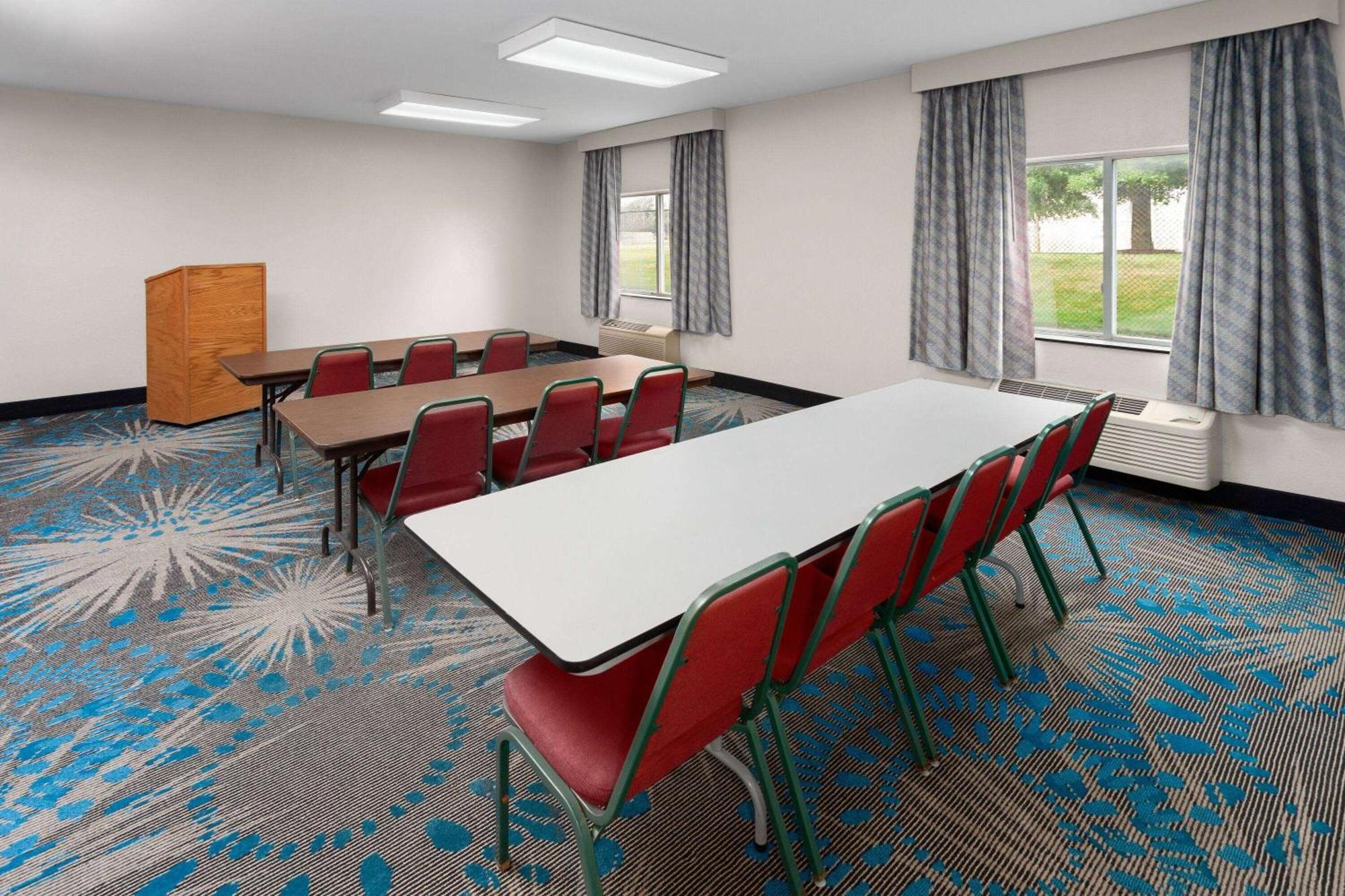 Days Inn & Suites By Wyndham Of Morris Εξωτερικό φωτογραφία
