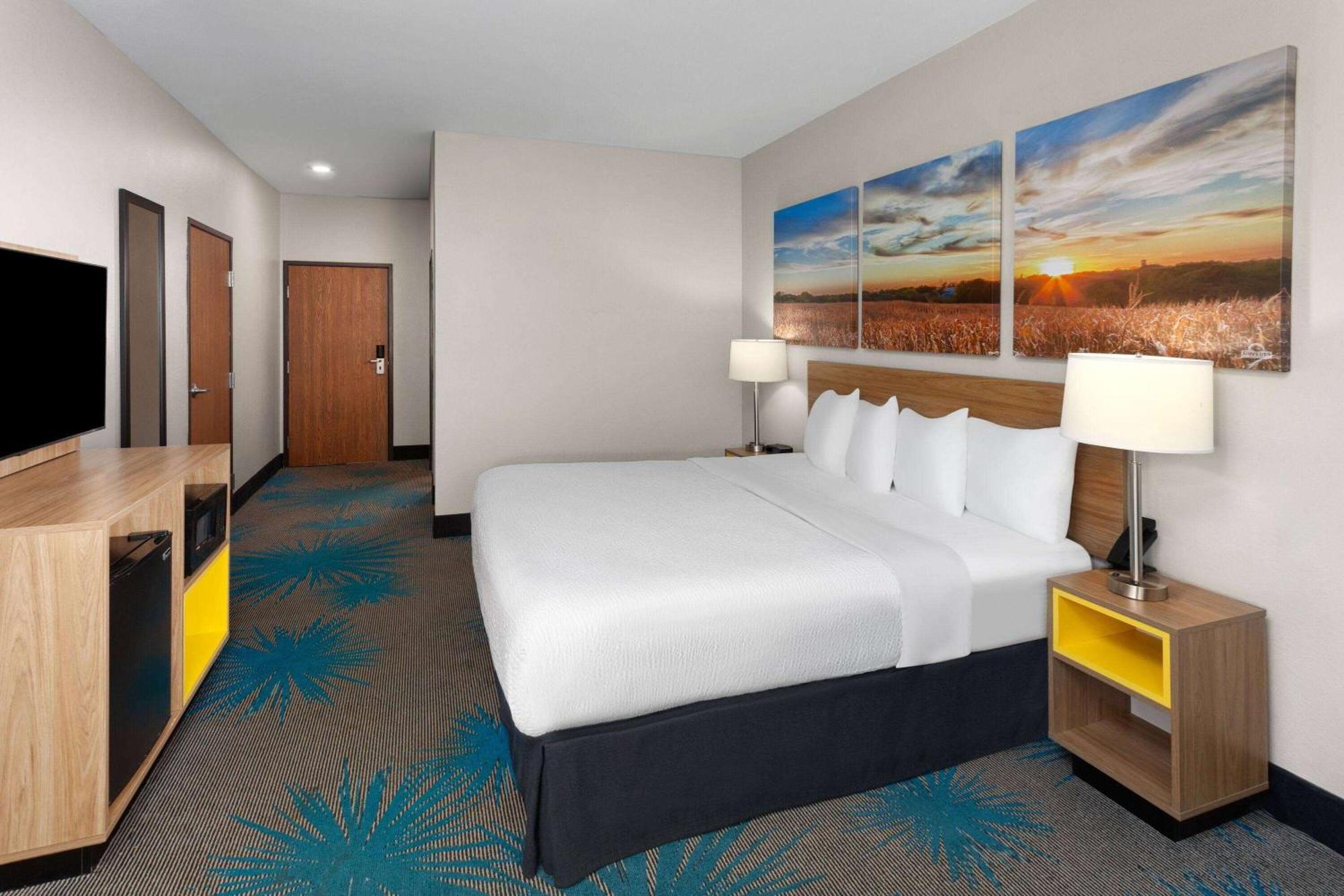 Days Inn & Suites By Wyndham Of Morris Εξωτερικό φωτογραφία