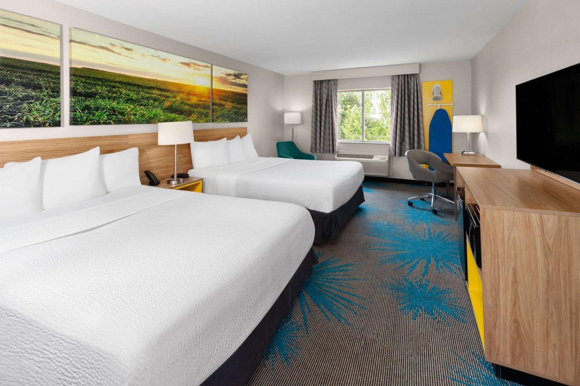 Days Inn & Suites By Wyndham Of Morris Εξωτερικό φωτογραφία