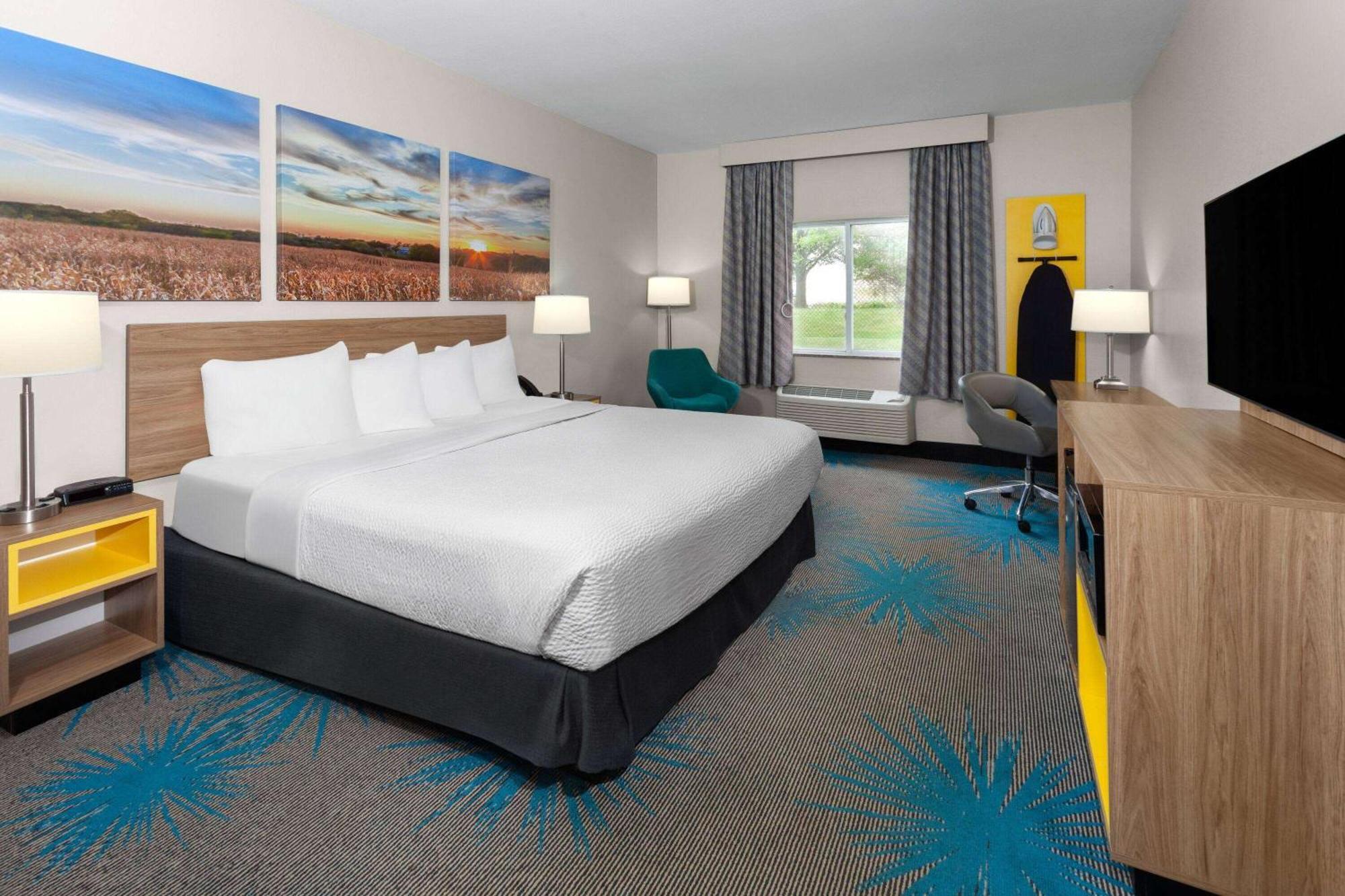 Days Inn & Suites By Wyndham Of Morris Εξωτερικό φωτογραφία