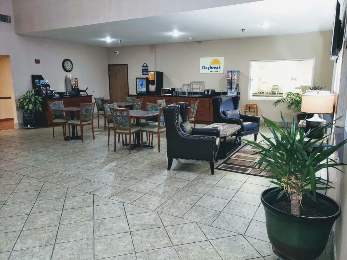 Days Inn & Suites By Wyndham Of Morris Εξωτερικό φωτογραφία